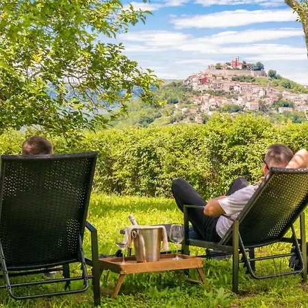Casa Rossa Motovun, Boutique Istrian بيت ضيافة موتوفون