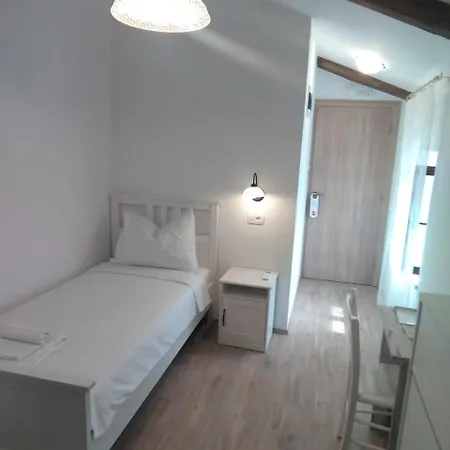 Casa Rossa 2*