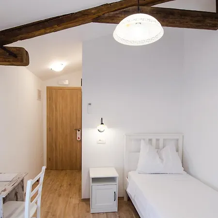 Πανσιόν Casa Rossa 2*
