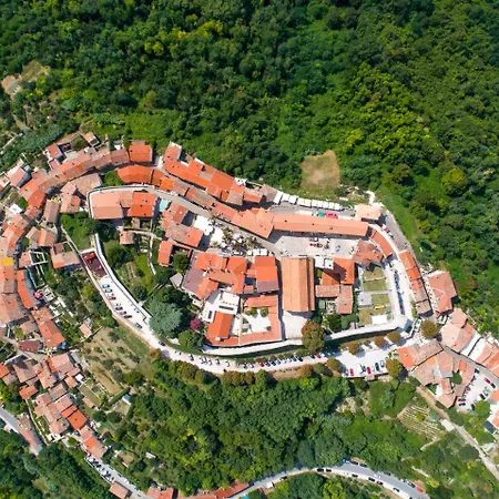 Casa Rossa Motovun, Boutique Istrian بيت ضيافة