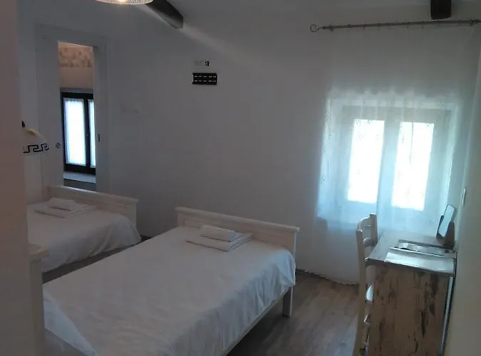 Maison d'hôtes Casa Rossa Motovun, Boutique Istrian 4*